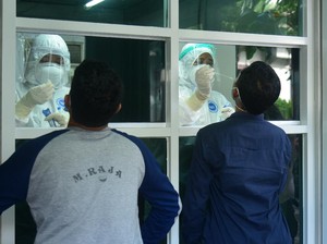 Hasil Tes PCR Lebih Cepat Lebih Mahal, Kemenkes Ingatkan Izin Bisa Dicabut!
