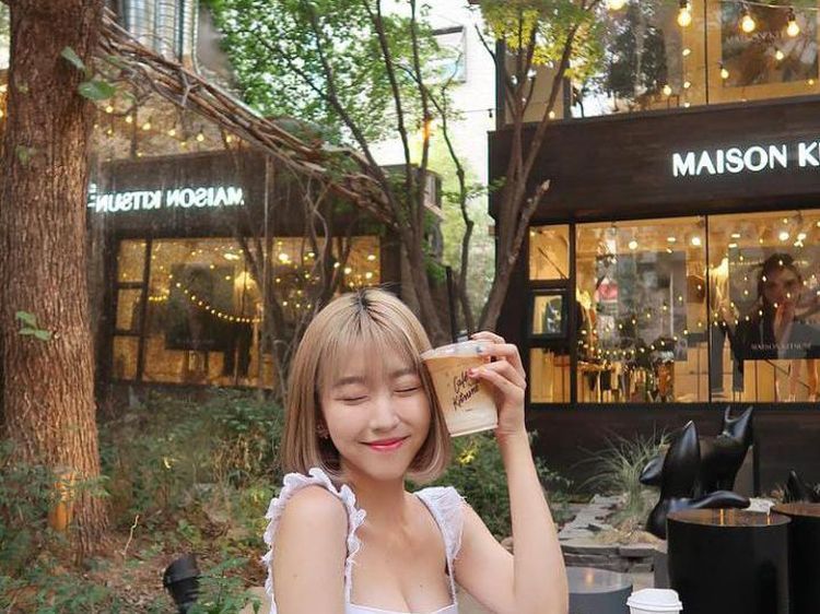 Sunny Dahye Ternyata Hobi Hangout dan Minum Kopi, Ini Momen Serunya