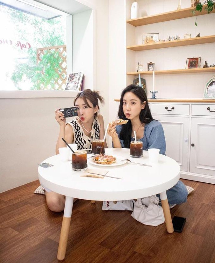 Galeri Sunny Dahye Sunny Dahye Ternyata Hobi Hangout dan Minum Kopi, Ini Momen Serunya