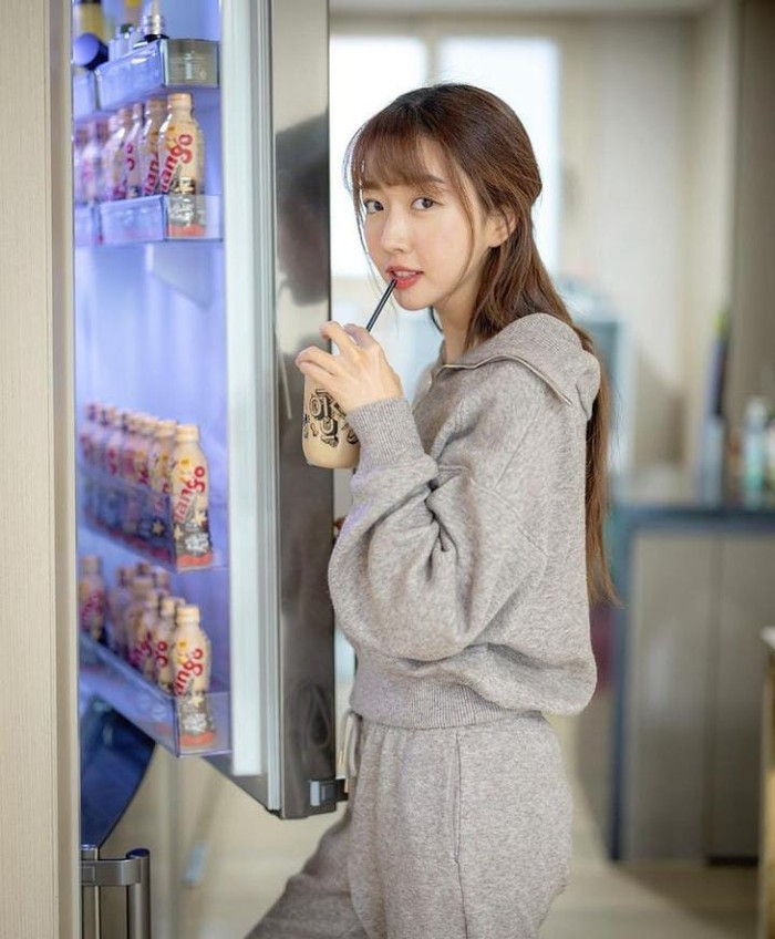 Galeri Sunny Dahye Sunny Dahye Ternyata Hobi Hangout dan Minum Kopi, Ini Momen Serunya