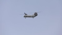 Melansir AP, helikopter itu mendarat di Kedubes AS yang berada di Kabul sebagai kendaraan diplomatik terkait upaya evakuasi para pegawai kedutaan AS dan sejumlah warga sipil Afghanistan.