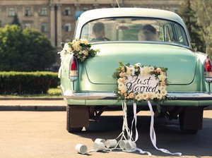 9 Inspirasi Hashtag Pernikahan Artis yang Unik Hingga Romantis