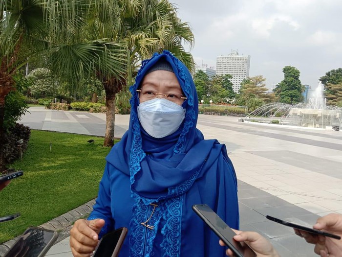 Kadinkes Kota Surabaya, Febria Rachmanita
