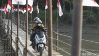 Biaya pembangunan jembatan itu diketahui menghabiskan dana sekitar Rp 50 juta. 