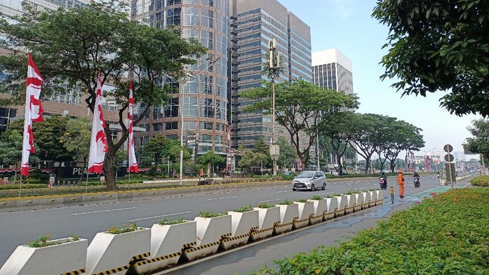 Kondisi Jalan Sudirman pagi ini di tengah PPKM level 4