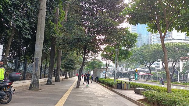 Kondisi Jalan Sudirman pagi ini di tengah PPKM level 4