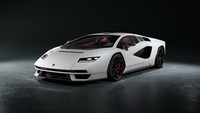 Soal dapur pacunya, supercar ini mampu menghasilkan tenaga hingga 769 hp dengan torsi puncaknya di angka 557 lb-ft. Countach juga dibekali dengan tenaga motor listrik sebesar 48 volt sehingga dapat menambah tenaga mencapai 25 hp. Foto: Dok. Lamborghini