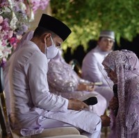 Mengingat pandemi yang masih berlangsung hingga saat ini, protokol kesehatan ketat pun tampak diterapkan. Setelah pengajian, Lesti dan Rizki Billar akan menggelar acara adat Balacuik Malapeh Bujang dan Malam Bainai. Foto: Instagram/@antv_official