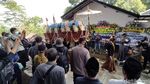 Melihat Prosesi Pemakaman KGPAA Mangkunegara IX