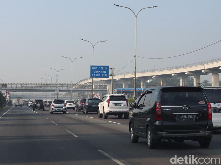 Potret Lengang Jalan Menuju Puncak Tanpa Penyekatan