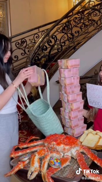 Mewah! Sisca Khol Jualan Ropang Isi Kepiting Alaska Rp 500 Juta