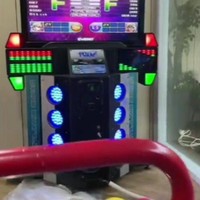 Tampilan mesin permainan yang satu ini pastinya sudah tidak asing lagi dilihat, terutama bagi kamu yang senang pergi ke arena bermain di mall. Mesin ini biasa disebut Dance-Dance Revolution. Tentunya dengan adanya mesin ini, sensasi bermain akan menjadi lebih asik. Foto: TikTok/Shella Lala