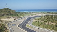Berikut adalah penampakan foto udara tikungan ke 5 dan tikungan ke 6 lintasan Mandalika International Street Circuit di Kawasan Ekonomi Khusus (KEK) Mandalika, Pujut, Praya, Lombok Tengah, NTB, Minggu (15/8/2021).