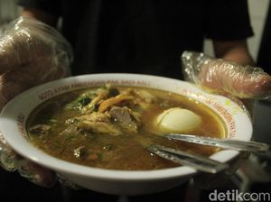 Menyantap Soto Ayam Kelas Dunia di Jantung Kota Bandung