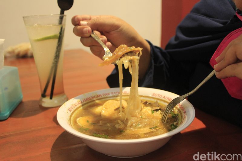 Soto Ayam Ambengan Pak Sadi di Bandung