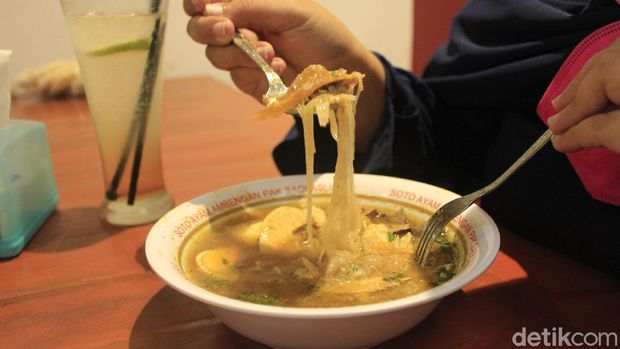 Soto Ayam Ambengan Pak Sadi di Bandung