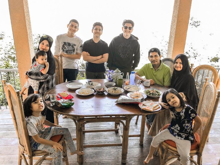 Zikri Daulay Zikri Daulay