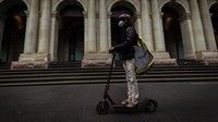 Australia telah mendapat pujian global atas keberhasilan respons virus Corona pada tahap awal pandemi. Namun, dalam beberapa bulan terakhir negara tersebut telah berjuang untuk menahan varian Delta yang sangat menular di tengah peluncuran vaksinasi yang berjalan lamban.