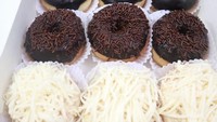 Jajan donat kentang homemade yang dibuat dengan bahan premium, bisa dicoba di @doyandonut. Toko donat di Tebet ini menjul 6 buah mini donat dengan harga Rp 15.000 saja.  Foto: Instagram Shop