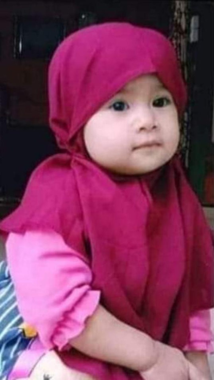 Anak perempuan berusia 2 tahun (batita) di Kampar, Riau, bernama Sakiya Islami hilang secara misterius. Keluarga membuat sayembara berhadiah Rp 20 juta bagi pihak yang menemukan (dok Istimewa)