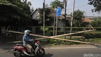 Penjualan kerajinan pohon pinang setempat pada dua kali perayaan HUT RI atau saat pandemi COVID-19 dua tahun terakhir ini mengalami penurunan sekitar 90 persen dibandingkan masa sebelum pandemi karena adanya pembatasan aktivitas masyarakat.