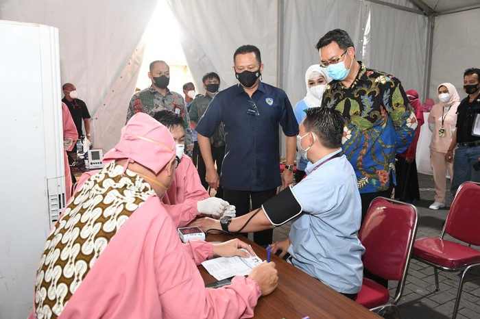 Bamsoet Puji Keterlibatan Swasta Kebut Vaksinasi Nasional