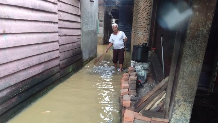 Banjir merendam 12 desa di empat kecamatan di Aceh Tenggara, Aceh. Sejumlah warga memilih mengungsi (dok BPBA)