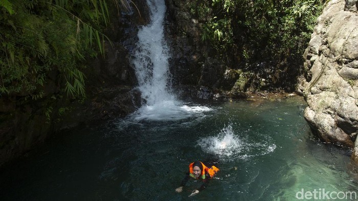 Curug Mariuk Surga Terpencil di Bogor