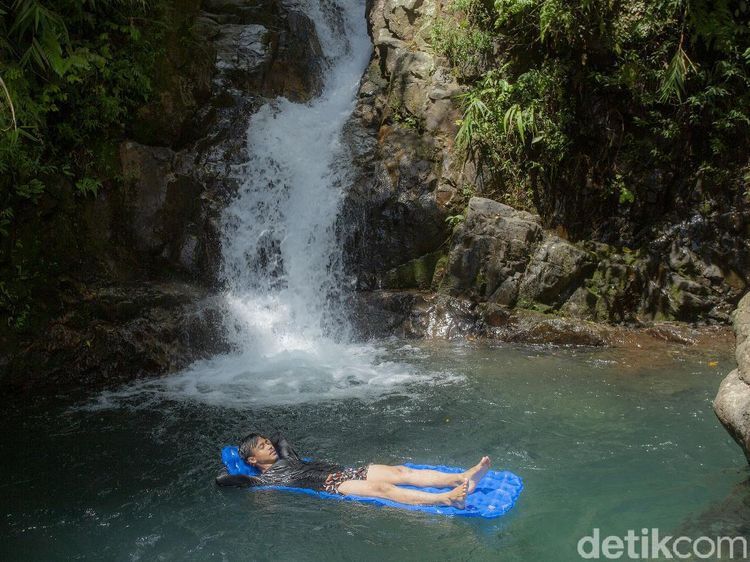 Surga Tersembunyi di Bogor Itu Bernama Curug Mariuk
