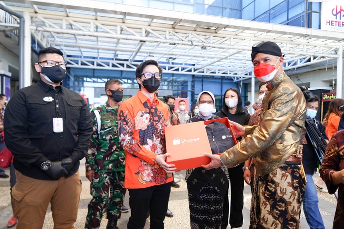 Ganjar Saat Meresmikan Kampus Shopee