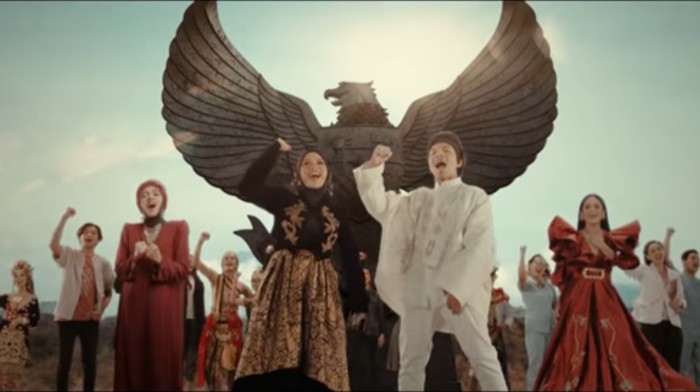 Gaya Aurel Hermansyah dan Krisdayanti di Video Klip This is Indonesia