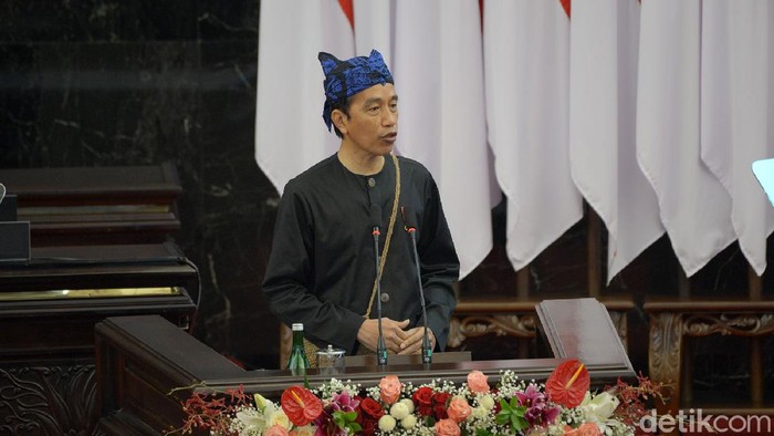 Presiden Jokowi menyampaikan pidato kenegaraan dalam sidang tahunan MPR dan sidang bersama DPR-DPD RI. Salah satu pidato yang disampaikan adalah soal pandemi COVID-19.