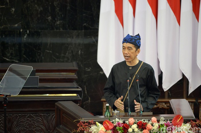 Presiden Jokowi menyampaikan pidato kenegaraan dalam sidang tahunan MPR dan sidang bersama DPR-DPD RI. Salah satu pidato yang disampaikan adalah soal pandemi COVID-19.