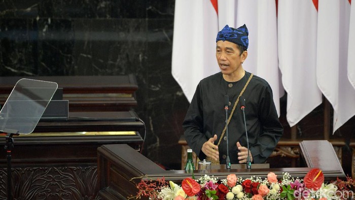 Presiden Jokowi menyampaikan pidato kenegaraan dalam sidang tahunan MPR dan sidang bersama DPR-DPD RI. Salah satu pidato yang disampaikan adalah soal pandemi COVID-19.