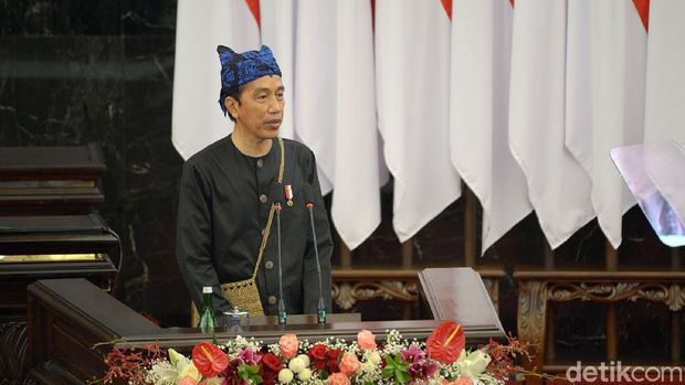 Presiden Jokowi menyampaikan pidato kenegaraan dalam sidang tahunan MPR dan sidang bersama DPR-DPD RI. Salah satu pidato yang disampaikan adalah soal pandemi COVID-19.