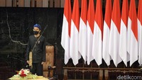 Jokowi merinci bantuan sosial yang disebar kepada masyarakat untuk menangani pandemi COVID-19. Bantuan itu meliputi, Program Keluarga Harapan (PKH), kartu sembako, diskon listrik, subsidi gaji, Bantuan Produktif Usaha Mikro (BPUM), bantuan sosial tunai, BLT Dana Desa, dan program Kartu Prakerja.