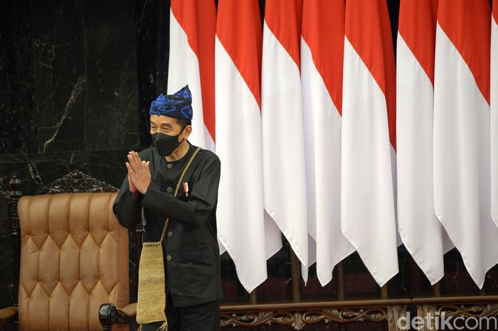 Presiden Jokowi menyampaikan pidato kenegaraan dalam sidang tahunan MPR dan sidang bersama DPR-DPD RI. Salah satu pidato yang disampaikan adalah soal pandemi COVID-19.