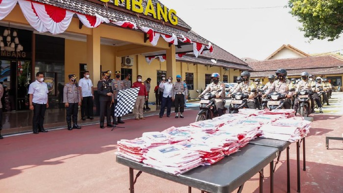 Gelorakan Semangat Kemerdekaan, Ribuan Bendera Dibagikan di Jombang