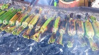 Setiap lewat sering mampir beli (gogos kambu), rasanya enak, nikmat, ini salah satu makanan khas orang Mandar, pungkas Masni tersenyum. Foto: detikcom/Abdy Febriady