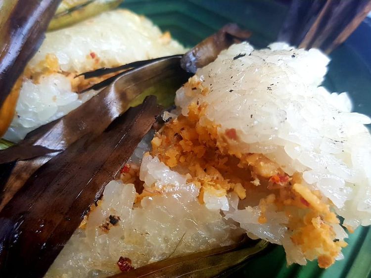 Gogos Kambu, Lontong Ketan Khas Polewali Mandar yang Gurih Pedas