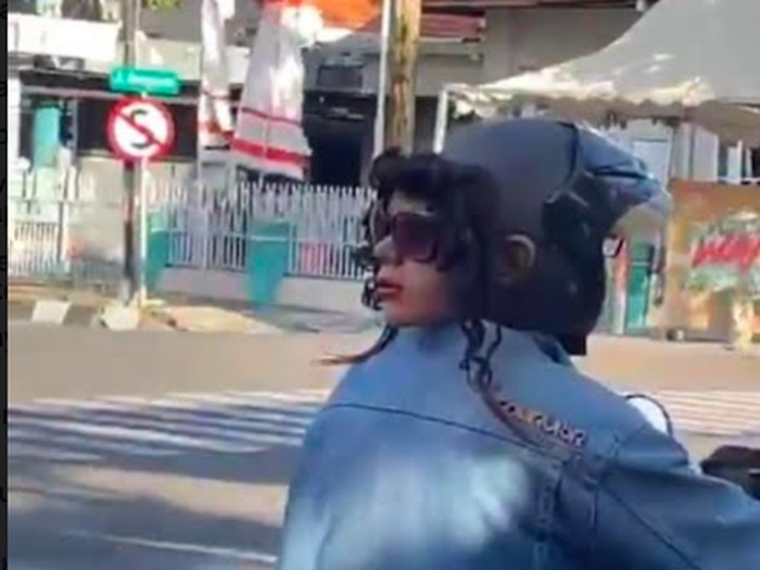 Helm dengan desain unik