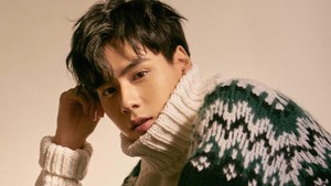 Hu Yi Tian tetap bikin jatuh hati lewat senyuman clean boy favorit berjuta umat. Foto: Instagram @hu_yitian