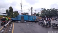 Sebelum tabrakan terjadi, bus Damri itu awalnya dari arah Medan hendak menuju ke Kota Binjai sementara truk diesel itu dari arah ringroad menuju ke Jalan Asrama (Datuk Haris/detikcom)