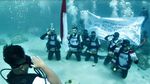 Keren! Di Dasar Laut Ternate Ini Merah Putih Berkibar