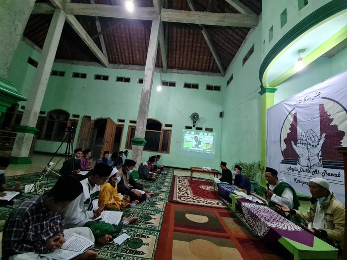 Kiai dan Santri di Jateng Gelar Doa Tolak Bala Serentak di 35 Kota