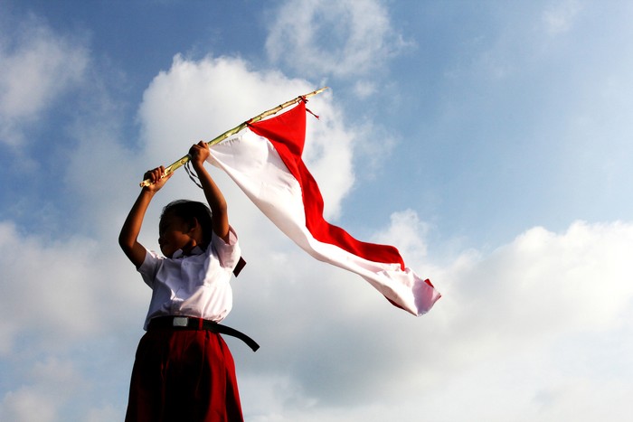 an elementary school pupils raised the Indonesian flag