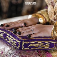 Dalam acara tersebut disematkan pula cincin yang menjadi pengikat hubungan Lesti Kejora dan Rizky Billar sebelum resmi menikah. Foto: Instagram @aldiphoto