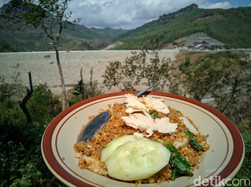 Mantul! Makan Tiwul Goreng Rp 9.000 Bonus Pemandangan Waduk Bendo