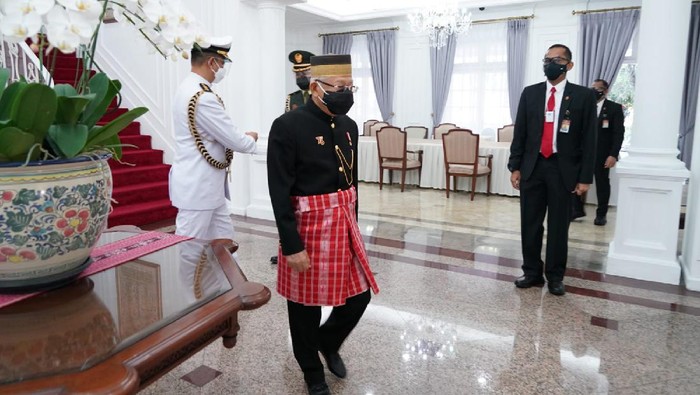 Maruf Amin saat berangkat dari Rumah Dinas ke DPR