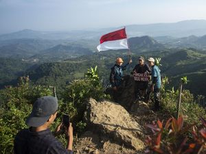 Mendaki Gunung 1050 Mdpl di Dekat Jakarta